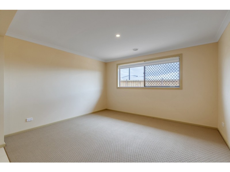 74 Laurimar Boulevard, Doreen VIC 3754