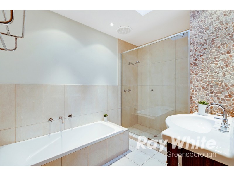 8 Kerrie Crescent, Eltham VIC 3095