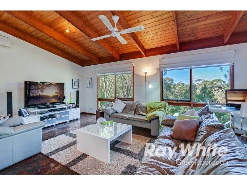 8 Kerrie Crescent, Eltham VIC 3095