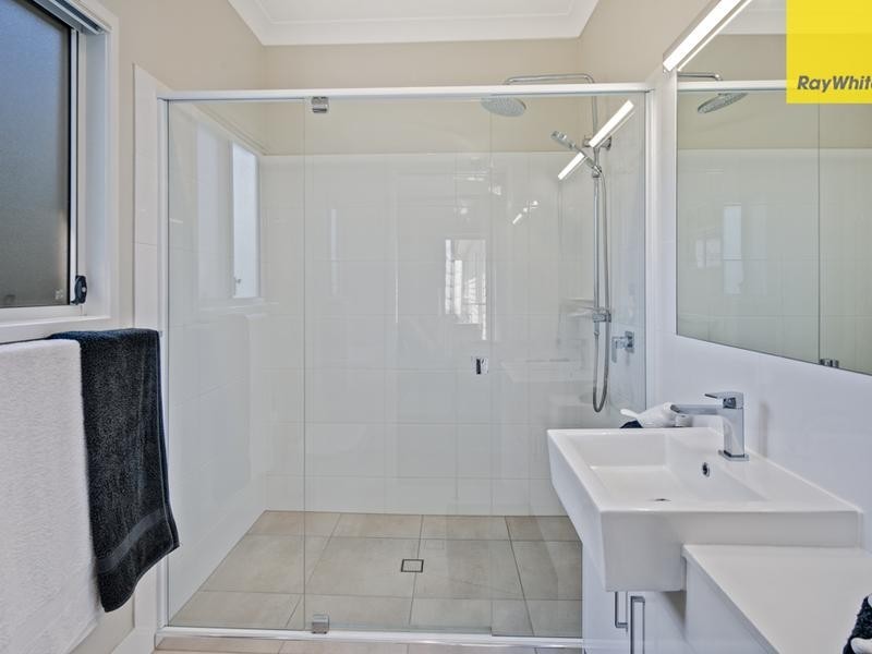 42 Russell Street, Cleveland QLD 4163