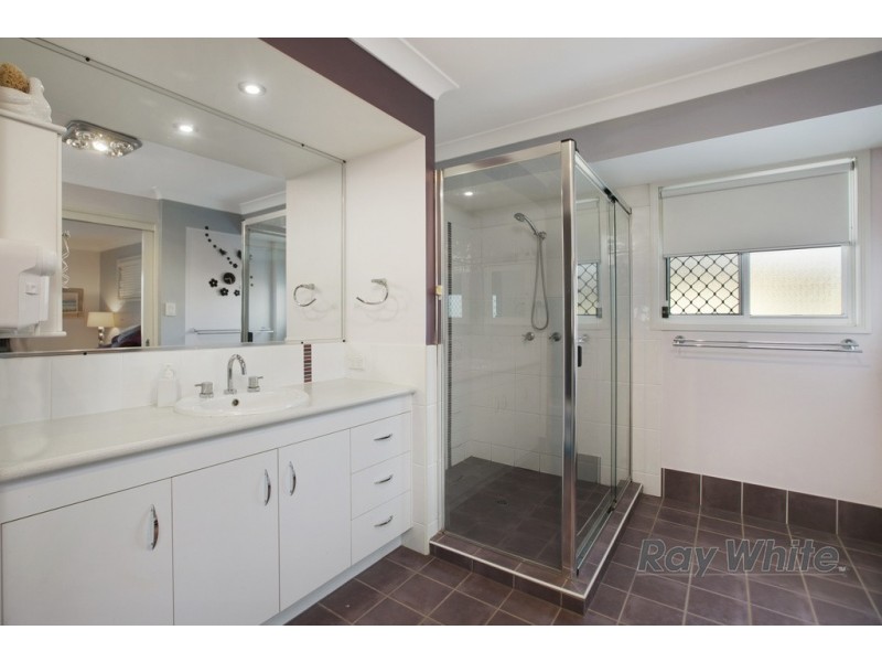1 Huntly Place, Redland Bay QLD 4165