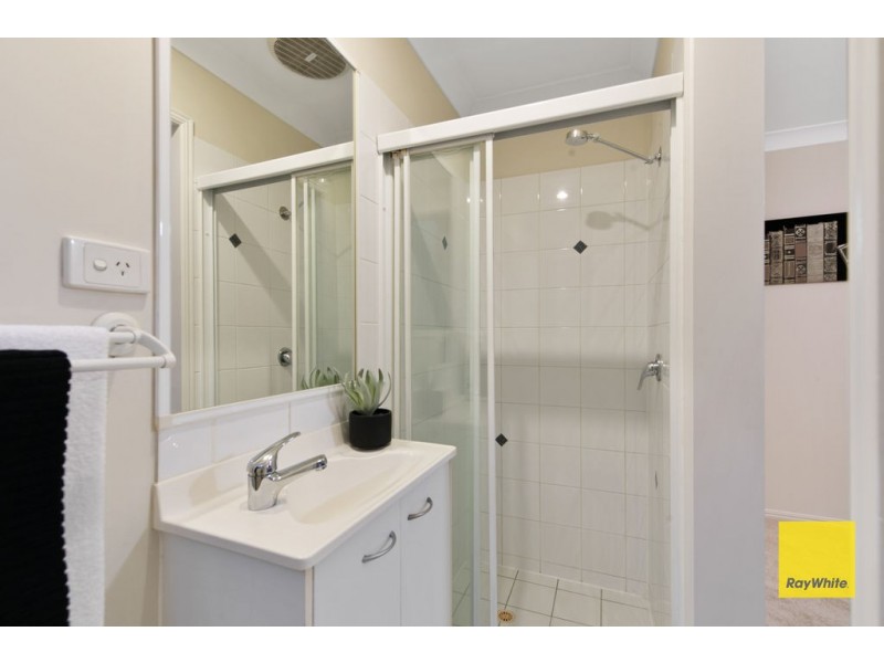 4 Admiral Court, Birkdale QLD 4159