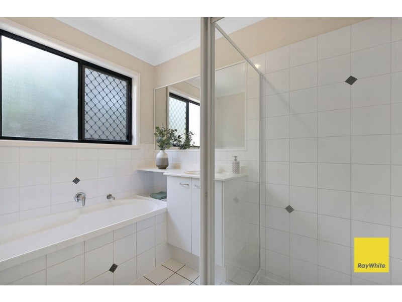 4 Admiral Court, Birkdale QLD 4159