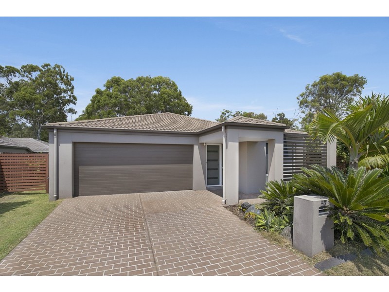57 Azure  Avenue, Redland Bay QLD 4165