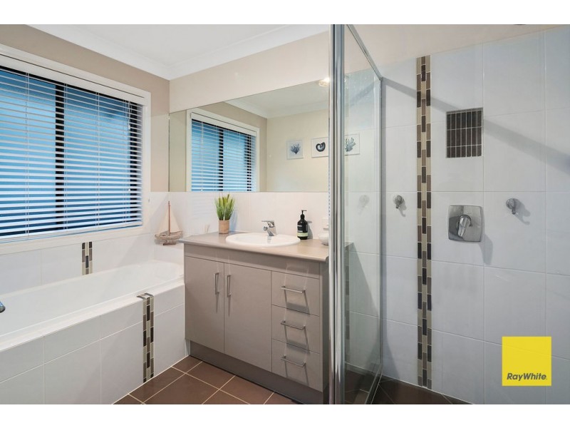 33 Denham Boulevard, Redland Bay QLD 4165