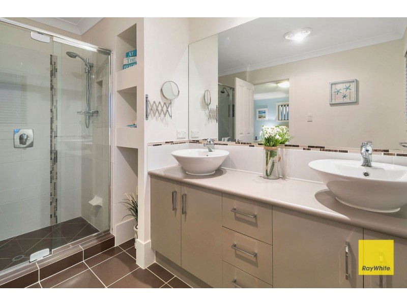 33 Denham Boulevard, Redland Bay QLD 4165