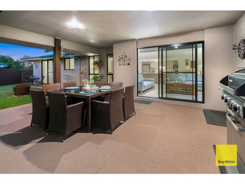 33 Denham Boulevard, Redland Bay QLD 4165