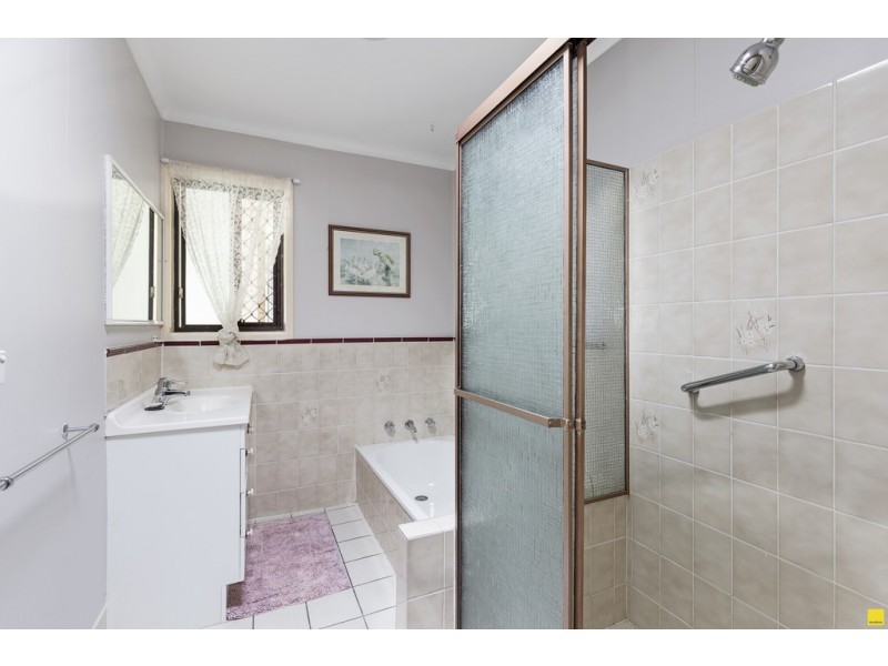 12 Valantine Road, Birkdale QLD 4159