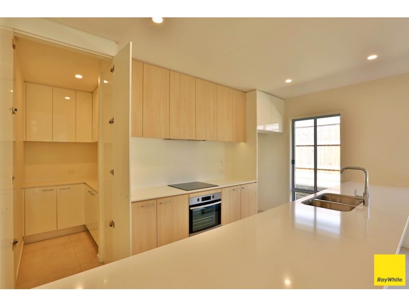 5 Bridgewater Crescent, Redland Bay QLD 4165