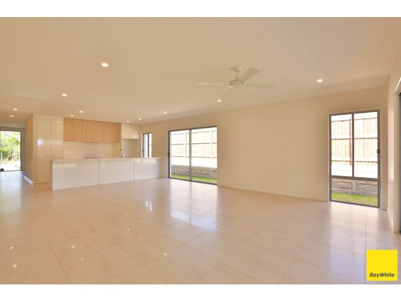 5 Bridgewater Crescent, Redland Bay QLD 4165