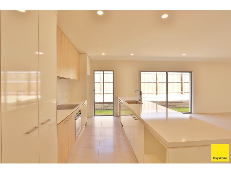 5 Bridgewater Crescent, Redland Bay QLD 4165