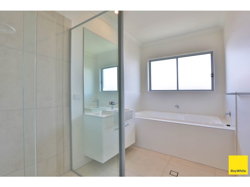 5 Bridgewater Crescent, Redland Bay QLD 4165