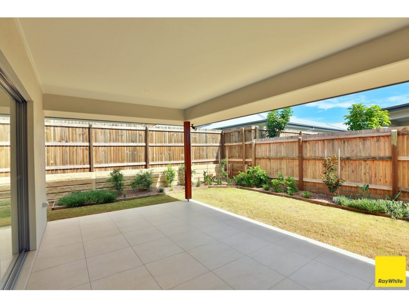 5 Bridgewater Crescent, Redland Bay QLD 4165