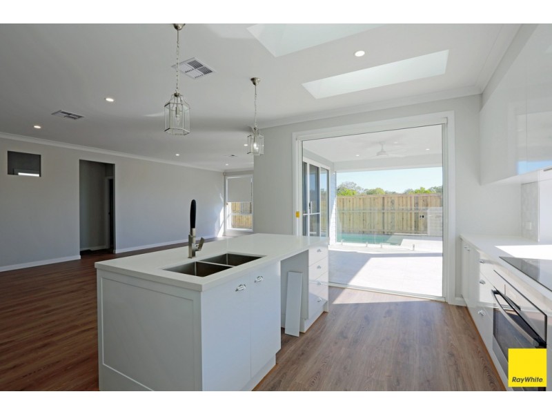 13 Seawater Street, Thornlands QLD 4164