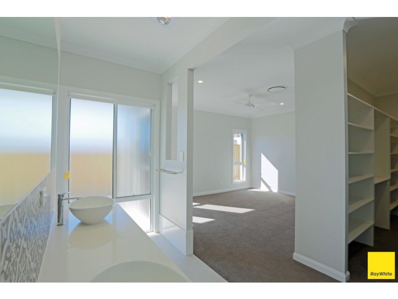 13 Seawater Street, Thornlands QLD 4164