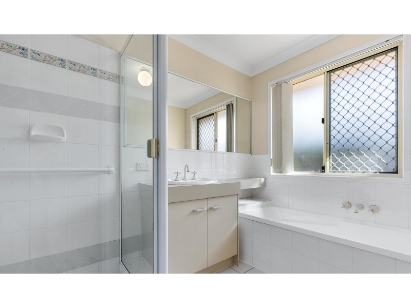 4 Morgan Close, Manly West QLD 4179