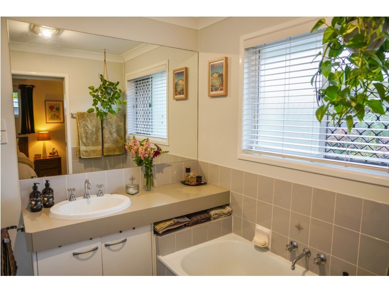 2 Gardenia Drive, Birkdale QLD 4159