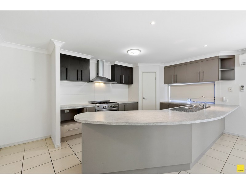 10 Dundee Crescent, Wakerley QLD 4154