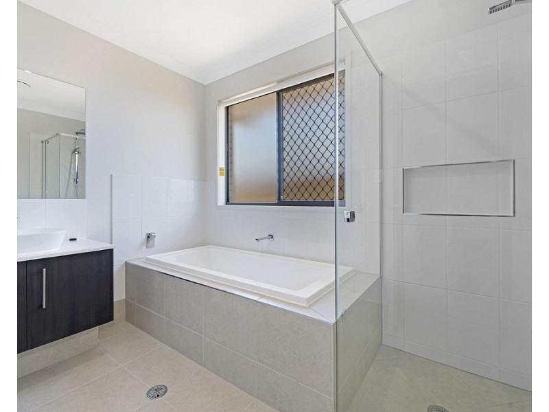 4 Lochridge Street, Thornlands QLD 4164