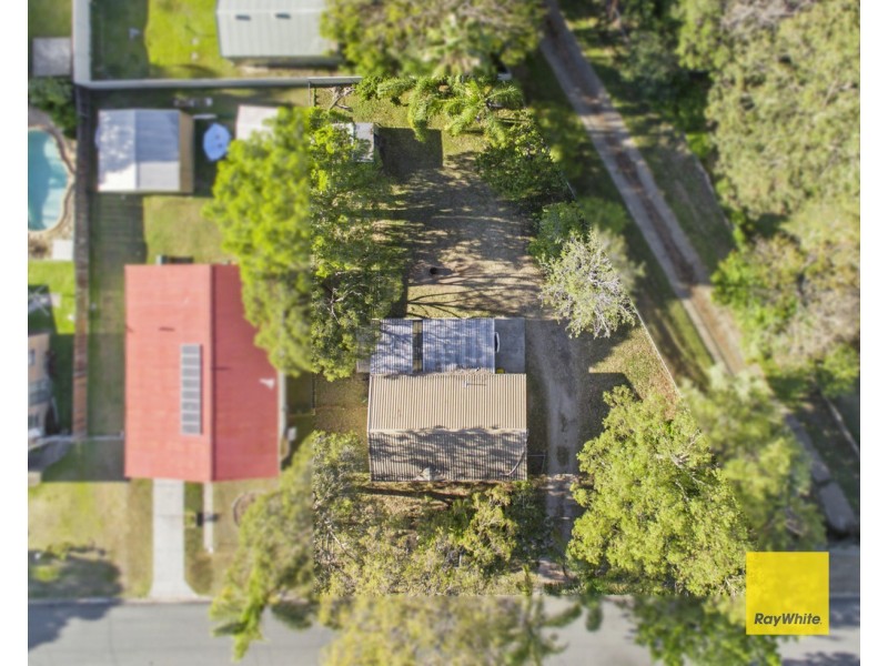 13 Boambilliee Street, Thorneside QLD 4158