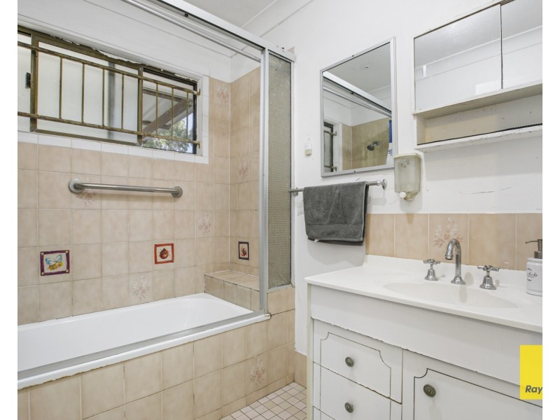 13 Boambilliee Street, Thorneside QLD 4158