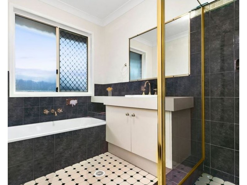 10 Lobelia Street, Birkdale QLD 4159