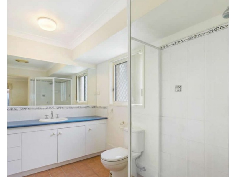 10 Farnham, Wellington Point QLD 4160