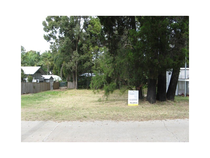 17 Carefree Street, Coochiemudlo Island QLD 4184