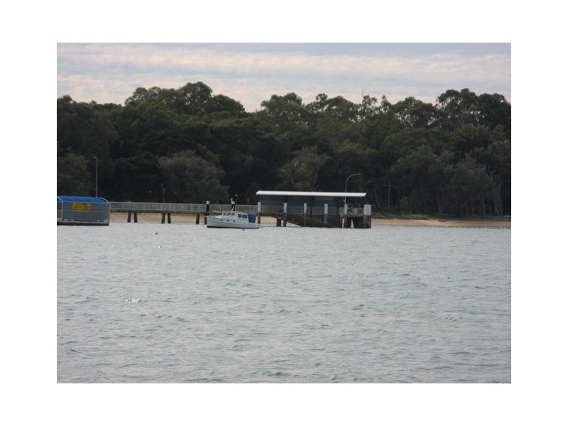 17 Carefree Street, Coochiemudlo Island QLD 4184