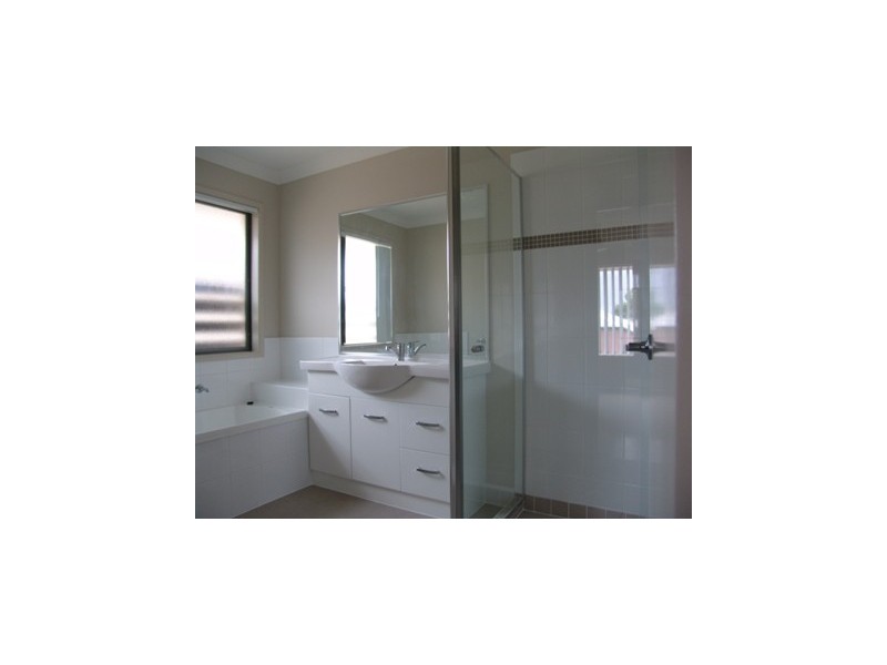 172 Barrack Road, Cannon Hill QLD 4170