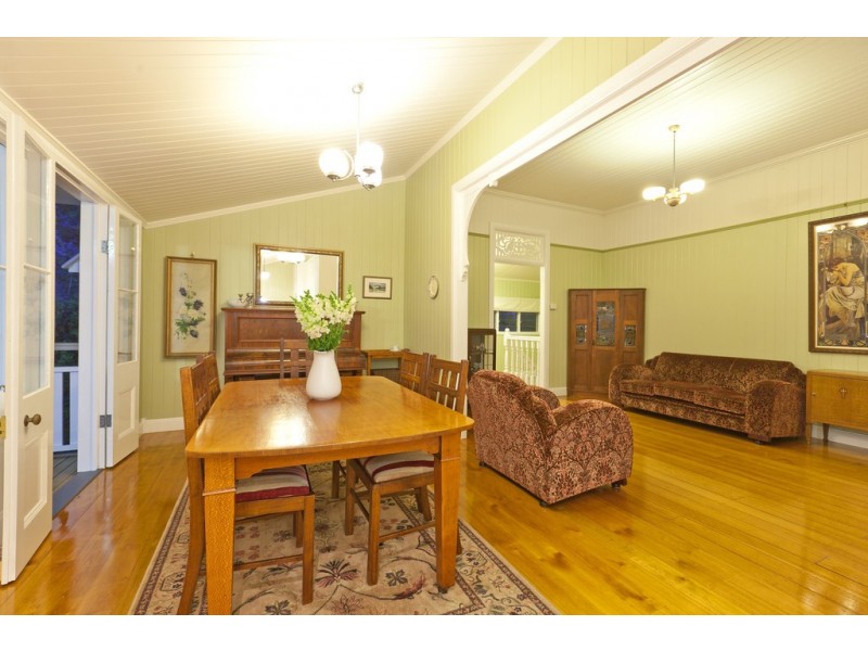 10 Birdwood Road, Birkdale QLD 4159