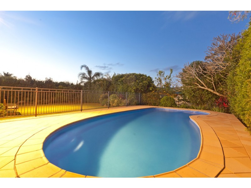 10 Birdwood Road, Birkdale QLD 4159