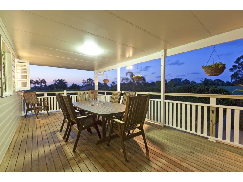 10 Birdwood Road, Birkdale QLD 4159