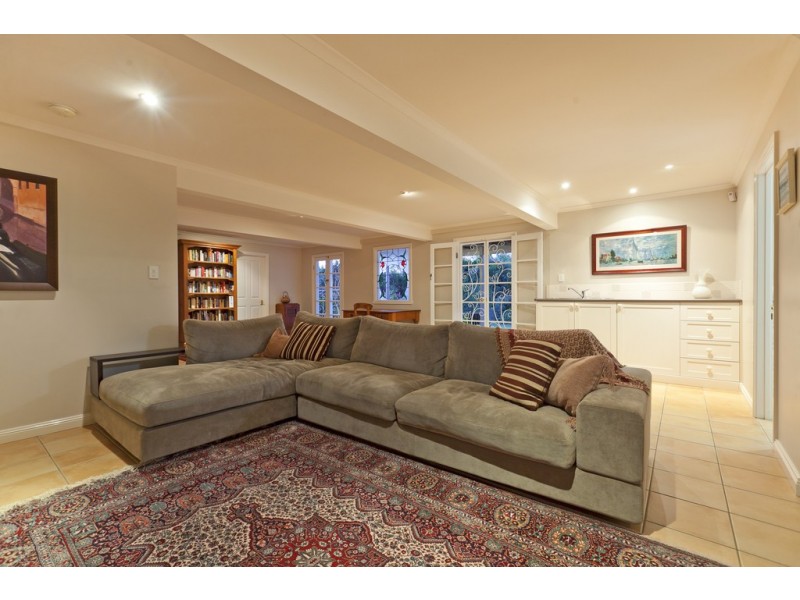 10 Birdwood Road, Birkdale QLD 4159