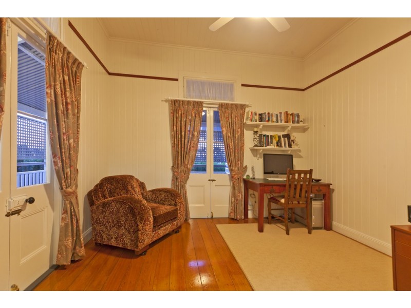 10 Birdwood Road, Birkdale QLD 4159