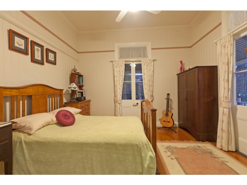 10 Birdwood Road, Birkdale QLD 4159