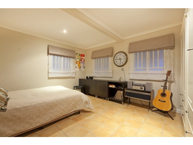 10 Birdwood Road, Birkdale QLD 4159