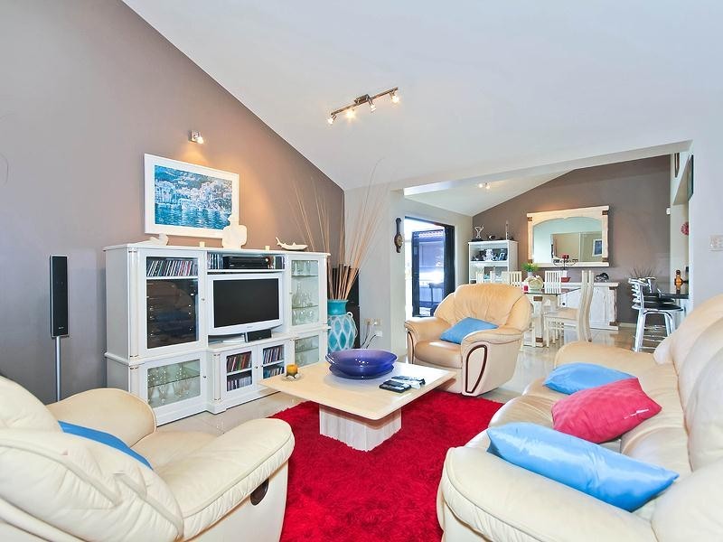 6 Bollard Court, Raby Bay QLD 4163