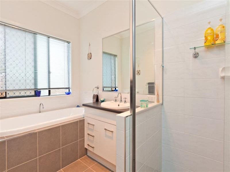 2 Estuary Avenue, Victoria Point QLD 4165