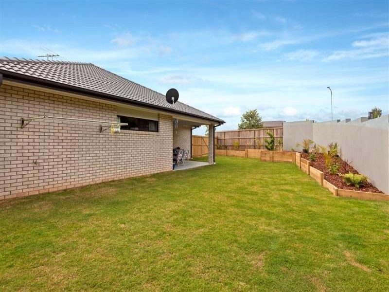 2 Estuary Avenue, Victoria Point QLD 4165