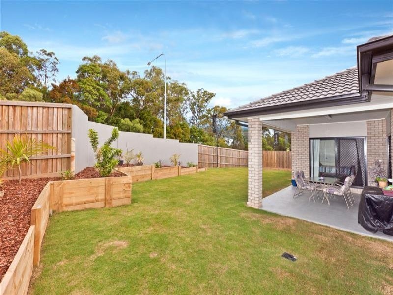 2 Estuary Avenue, Victoria Point QLD 4165