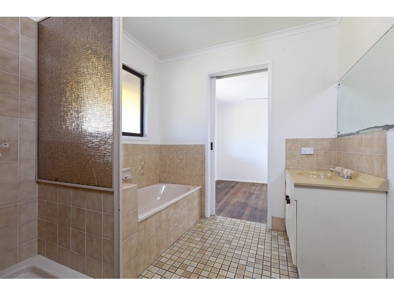 205 Redland Bay Road, Capalaba QLD 4157