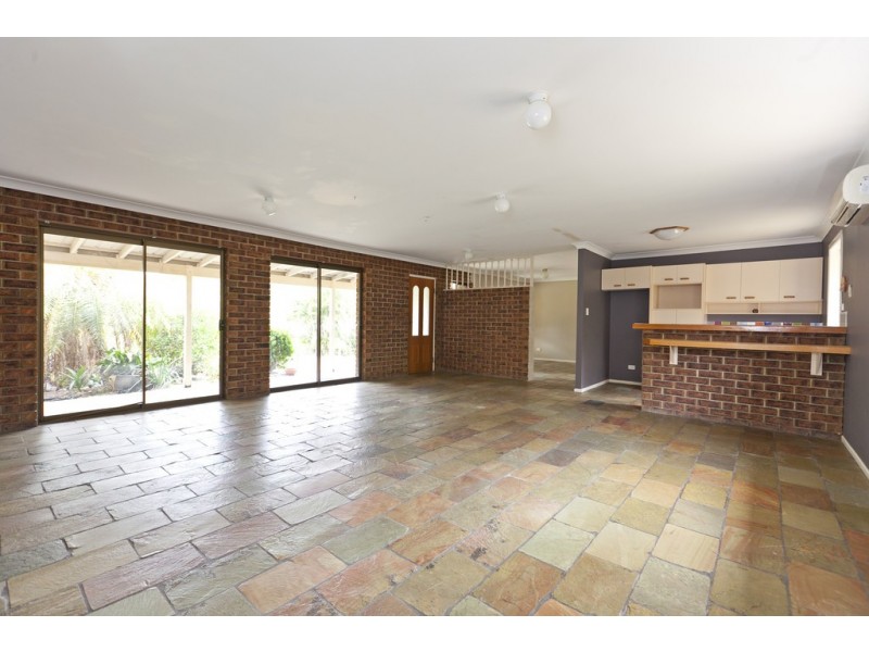 285 Redland Bay Road, Capalaba QLD 4157