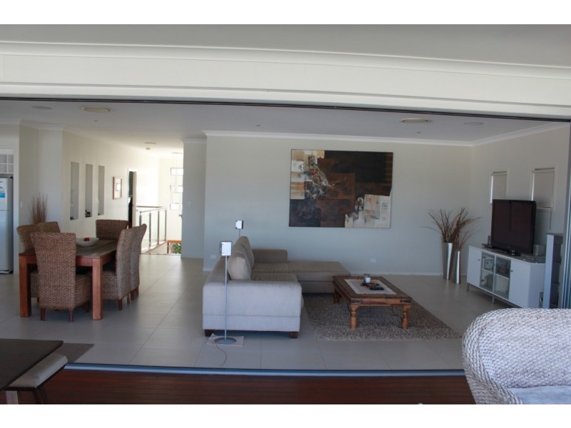 35 Cypress St, Redland Bay QLD 4165