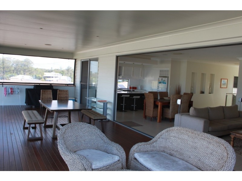 35 Cypress St, Redland Bay QLD 4165