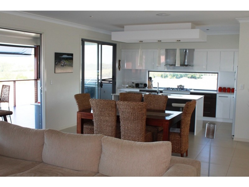 35 Cypress St, Redland Bay QLD 4165