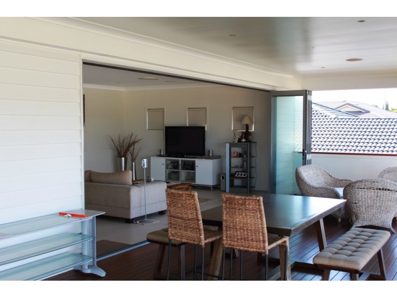 35 Cypress St, Redland Bay QLD 4165