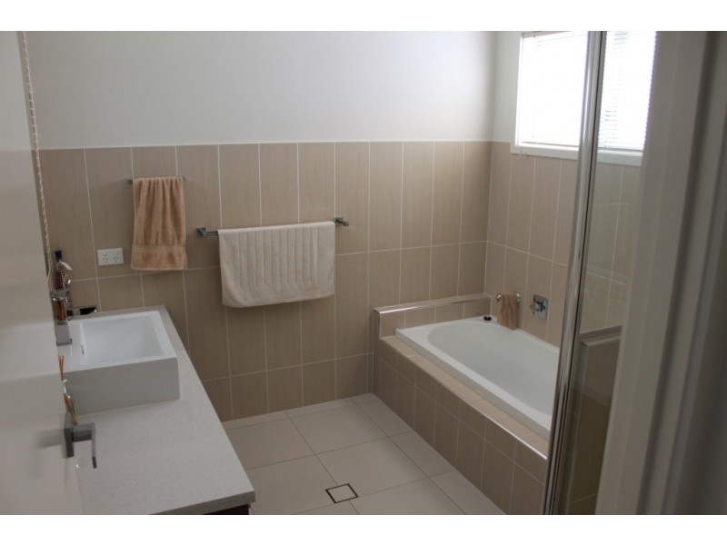 35 Cypress St, Redland Bay QLD 4165