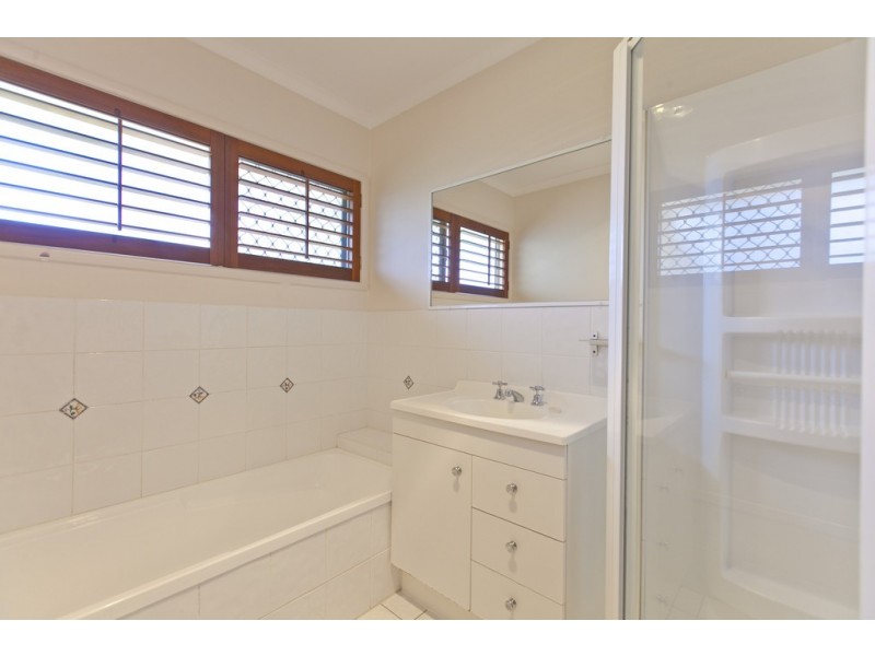 4 Fullerton Street, Birkdale QLD 4159