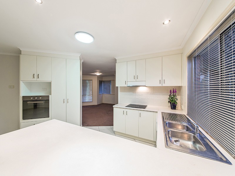 35 Eira Crescent, Edens Landing QLD 4207